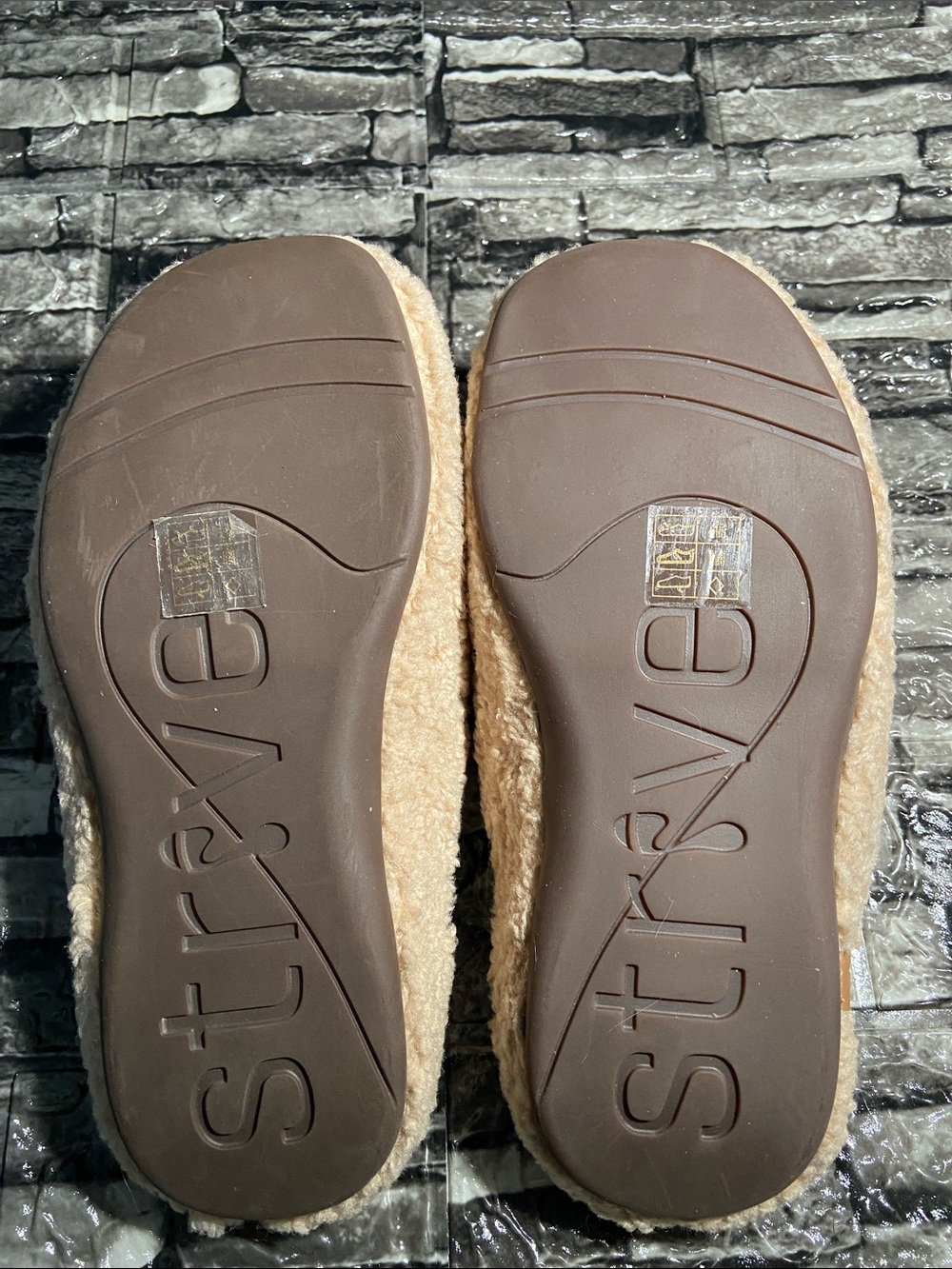 Strive Riga Clog Slipper - Picture 5 of 7